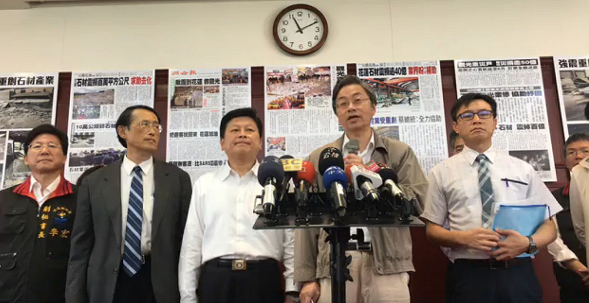 針對花蓮強震善款處理問題，張善政呼籲『讓我們停止謾罵，以各自的方式支持重建』。 圖：翻攝直播畫面