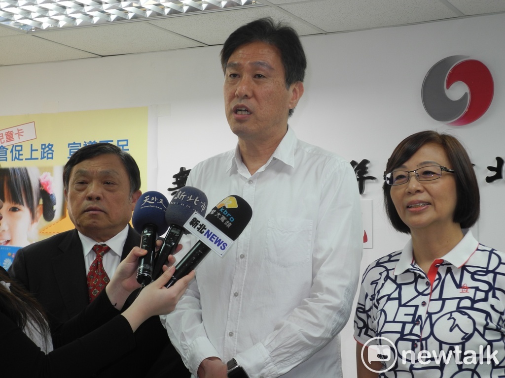 新北市交通局長王聲威允諾市府會照顧到每位設籍新北的適齡兒童，便利民眾申領。 圖：王峻昌/攝