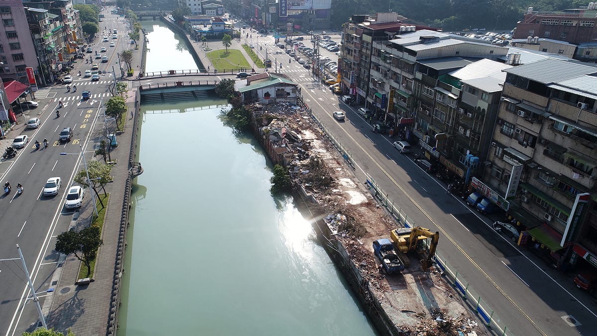 基隆市政府開闢田寮河河岸公園，今日完成最終拆除作業。 圖：基隆市政府 / 提供
