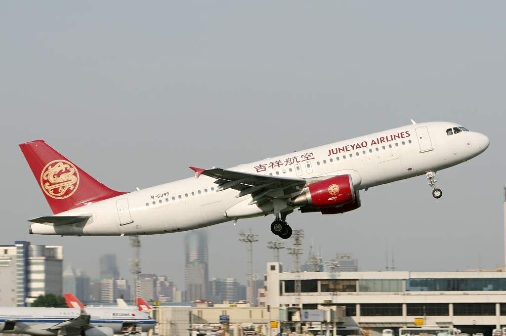 一架上海吉祥航空公司的民航機，昨天晚間在日本沖繩縣那霸機場未得到起飛許可，就在另一架飛機仍在跑道滑行時起飛。資料照片。 圖 : 翻攝自858旅行網