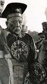 袁世凱著龍袍祭天。 圖：翻攝自維基百科