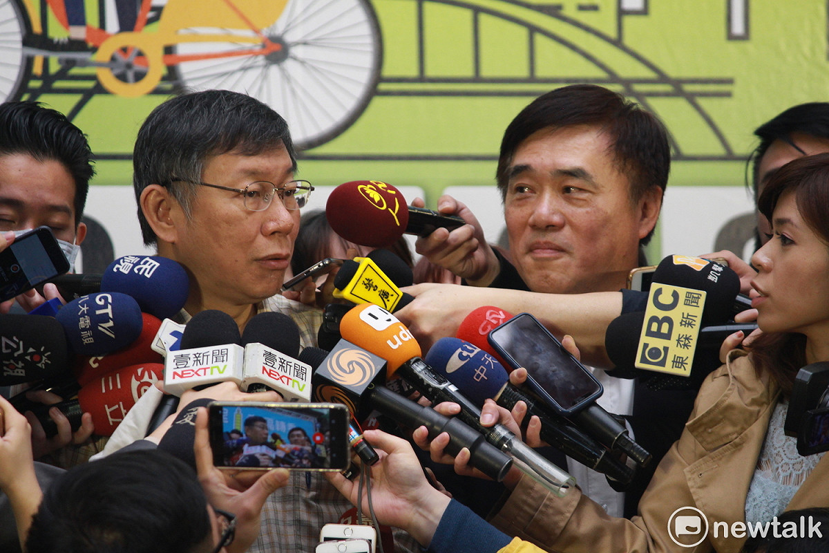 前台北市長柯文哲、郝龍斌同台。 圖：周煊惠 / 攝（資料照）