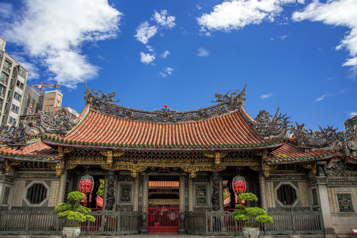 龍山寺的歷史，對映了臺灣的發展脈絡和清代諺語「一府、二鹿、三艋舺」，意謂著台灣的發展由南而北，萬華正是北台灣的發源地。 圖:文化部／提供