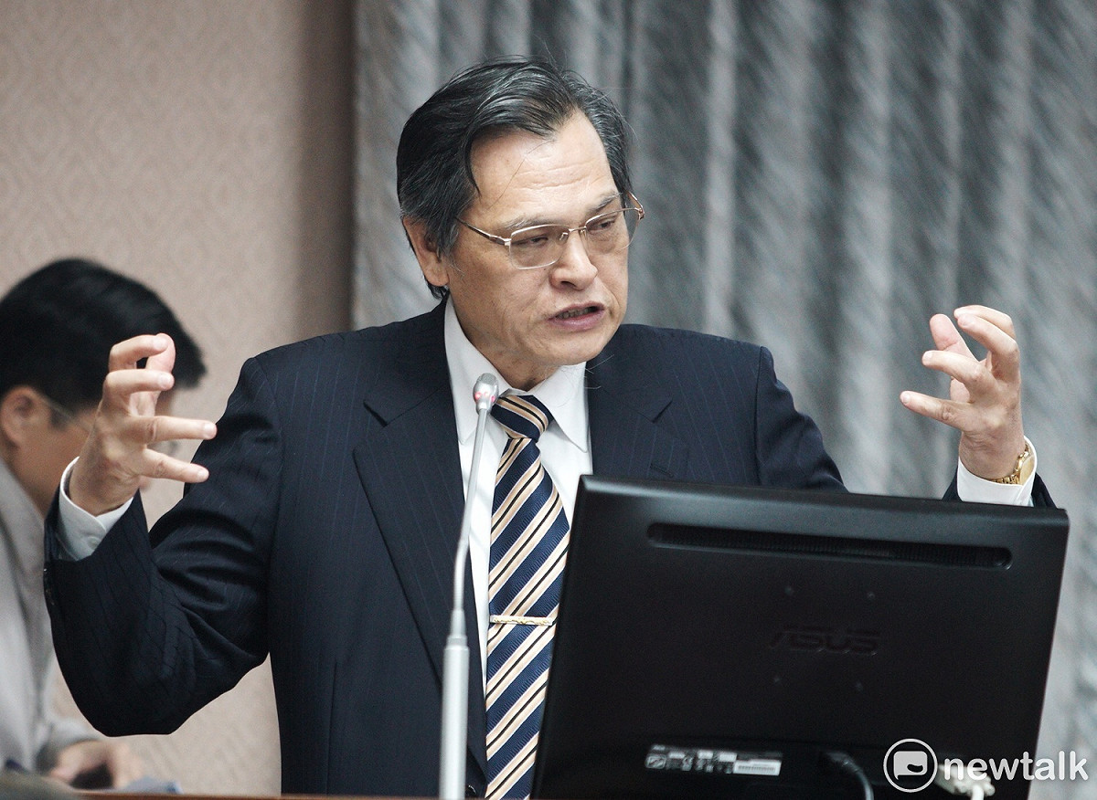 陸委會主委陳明通今天赴立法院內政委員會業務報告與備詢。 圖：張良一／攝