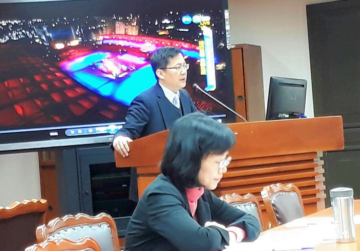 2017年世大運樹林、金山高中學生的原住民族表演獲得好評，成為台灣之光，原住民藝能班教師卻只是領鐘點費400元的血汗兼職教師。 圖:陳香蘭／攝