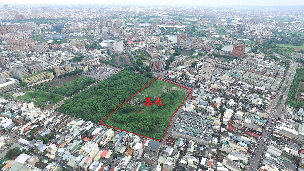 中壢一號社會宅位於中壢中山東路旁，臨近龍岡地區，周邊交通便利、生活機能完備，融合大面積社區公園綠地，將成為中壢新地標。 圖：桃園市政府/提供