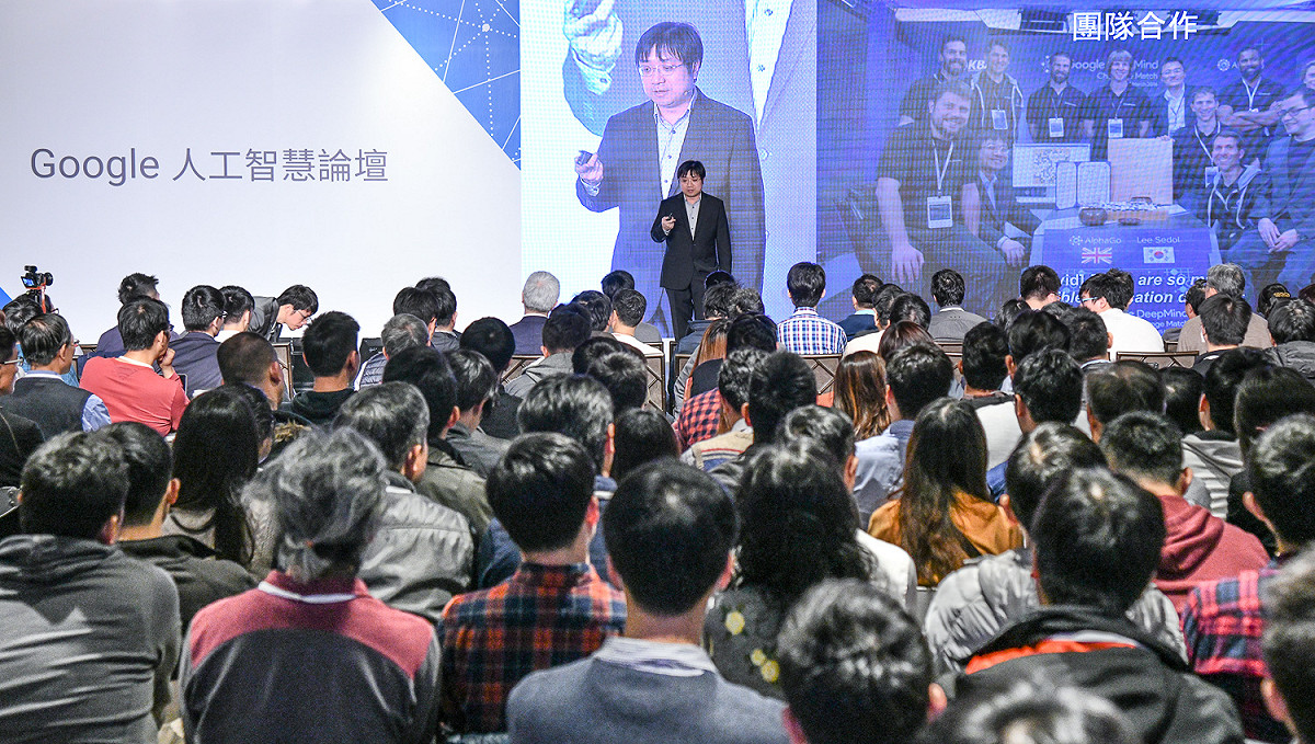Google 同時宣布在台進行歷年來最大規模人才招聘，目前已開出超過 100 種包括 AI 研發在內的相關職缺，預計今年將聘用超過 300 位台灣員工。 圖：台灣Google/提供