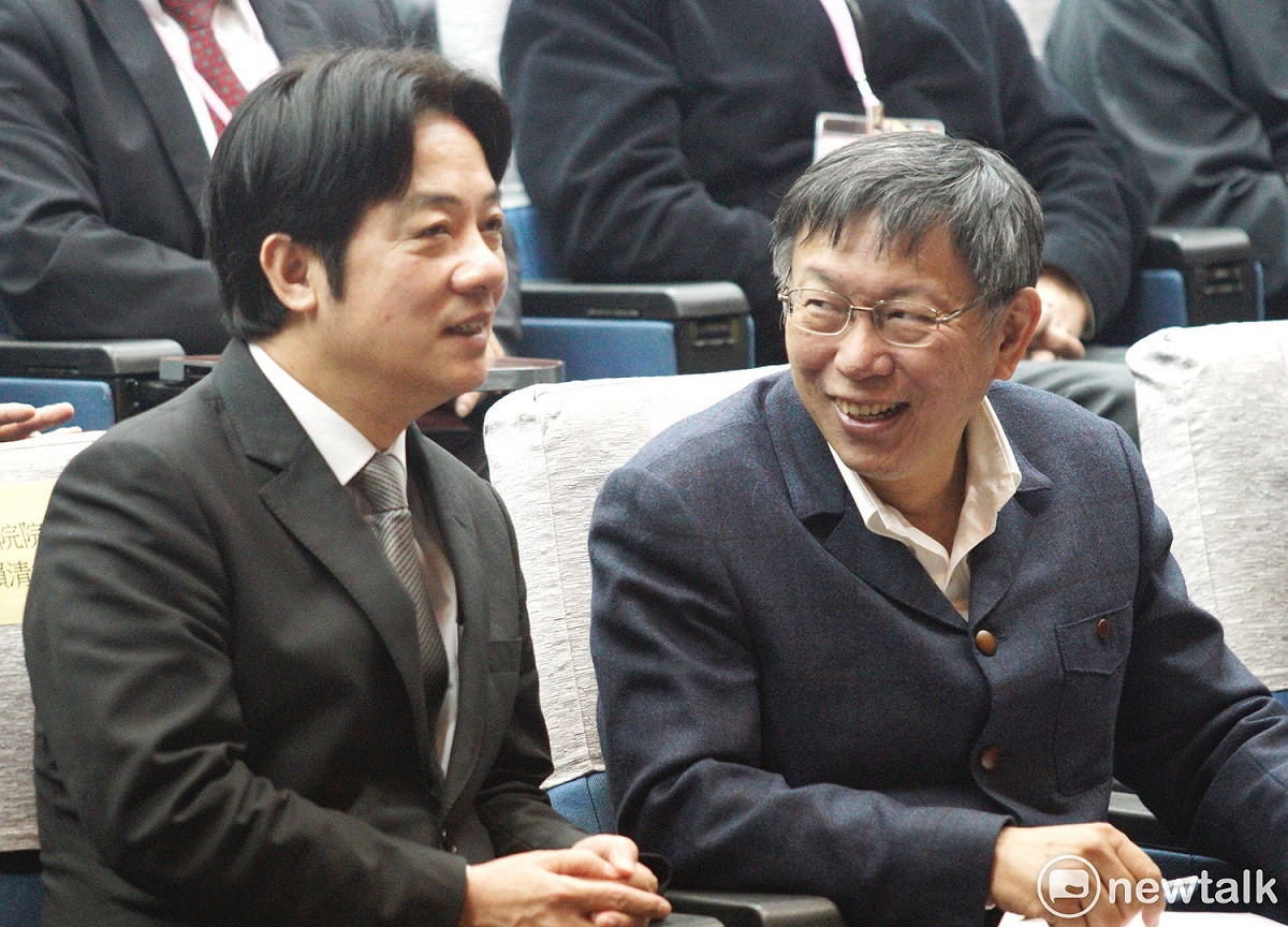行政院長賴清德（左）和台北市長柯文哲（右）就前瞻基礎建設計畫和長照2.0進行座談。 圖：張良一/攝