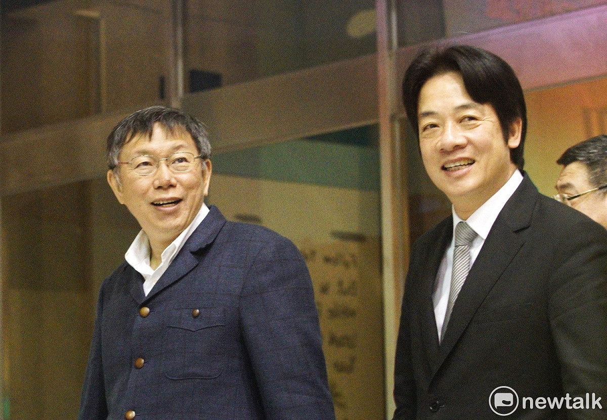 行政院長賴清德（右）全台各個縣市巡迴行程今最終站於台北市壓軸登場，與台北市長柯文哲（左）兩人互動備受矚目。 圖 : 張良一 / 攝