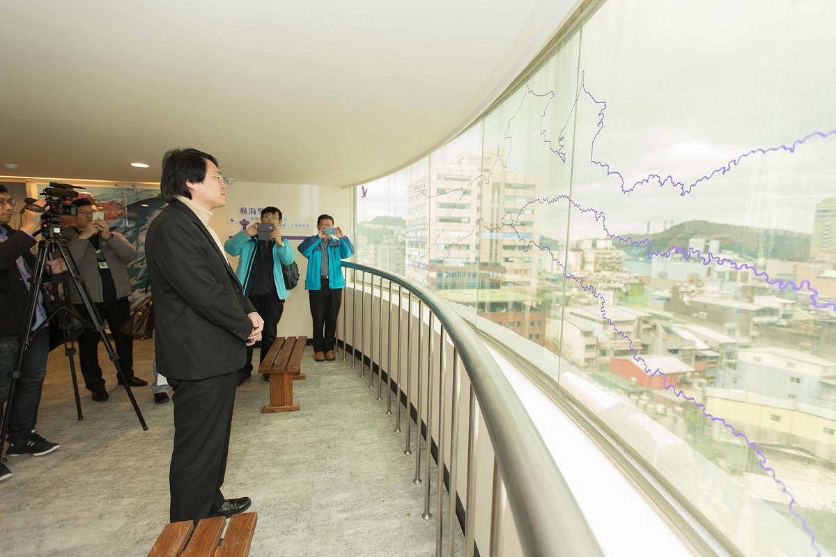 基隆市長林右昌大讚，信二路停車場是本市公共建設的標竿與驕傲。 圖：基隆市政府 / 提供