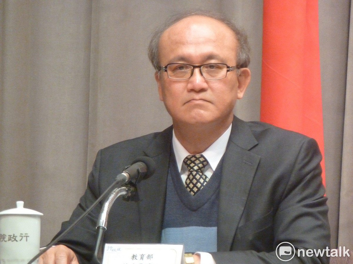 台灣大學校長的遴選爭議愈演愈烈，教育部常務次政林騰蛟今（22）日在行政院會後受訪表示，教育部遵守行政中立，「我們認為不用把它過度政治化」。

 圖：謝莉慧/攝