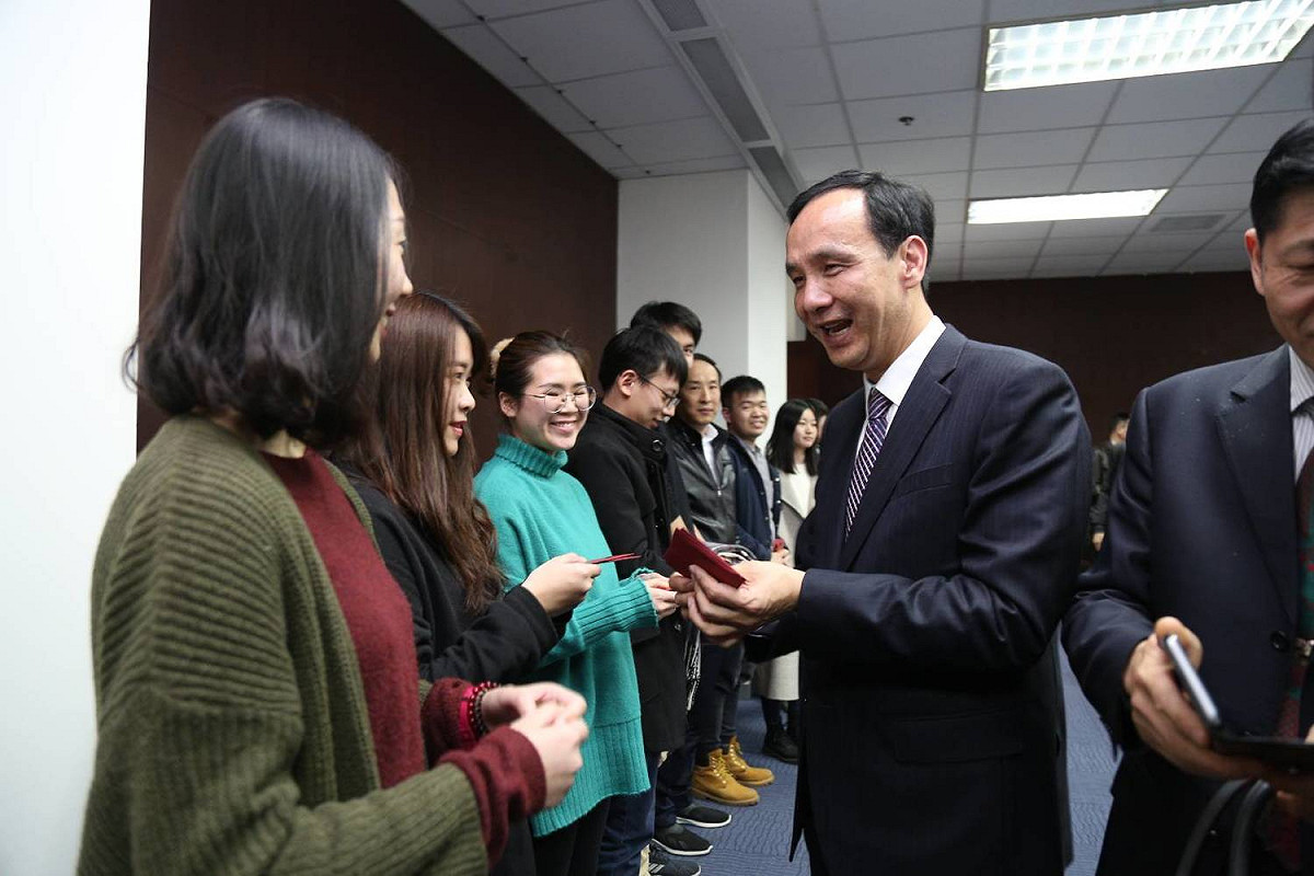 朱立倫與南京大學台灣同學座談。 圖：新北市政府/提供