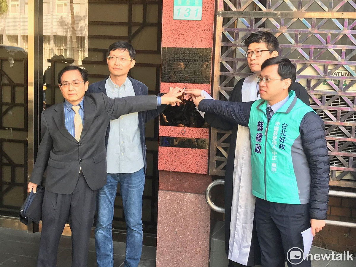 台大教授校友今聯合告發台大校長當選人管中閔等人涉偽造文書、台大涉及圖利等罪嫌。 圖 : 周煊惠 / 攝
