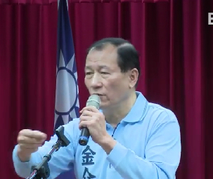 國民黨新北市長的政見會共有四場，4月3日至4月5日進行電話民調。首埸在民進黨的大票倉三重區首開戰，於厚德體操館舉行，來了約500多位聽眾。金介壽發表政見。 圖：翻攝自網路直播畫面