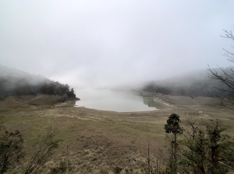 翠峰景觀道路，全長約16.5公里，右方視野開闊，不時出現層次美感。 圖：翻攝自APP《TripleFeet》