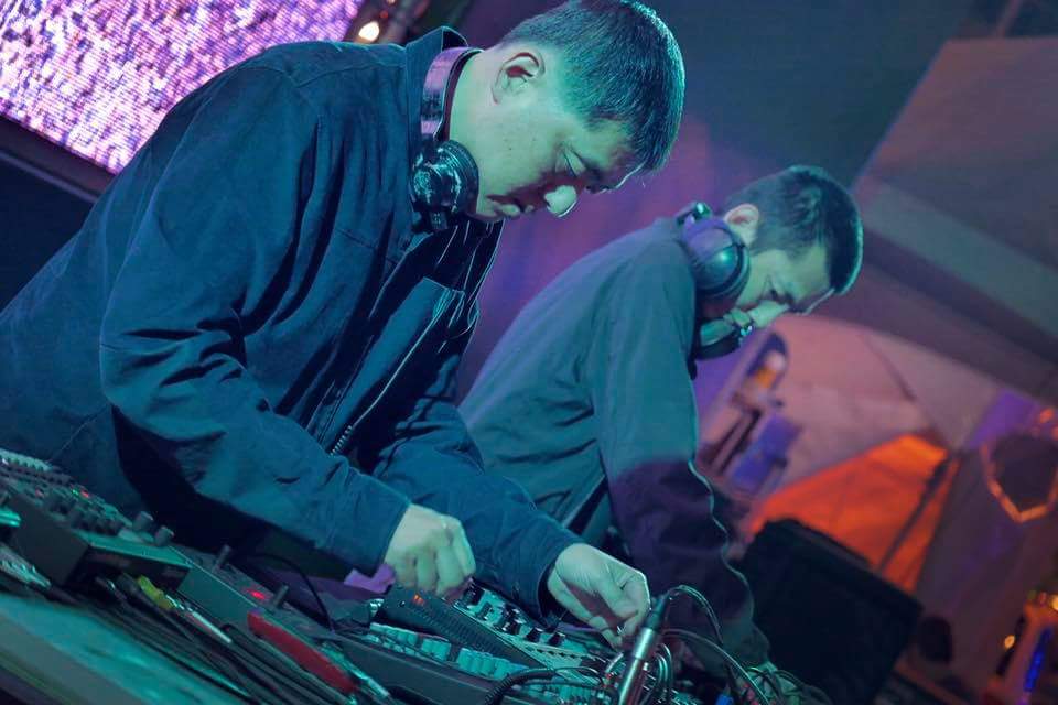 多位當代電子音樂創作者及DJ，包括配樂工作者許志遠、裝置聲響藝術家YLWT、電子音樂家Barkher、知名DJ JJ、數位影像藝術家張楊與耕耘台中實驗電音文化許久的ALLO Music Project 團隊等共同演出，一同為嶄新綠川譜寫記憶的樂章。 圖：翻攝自林佳龍臉書
