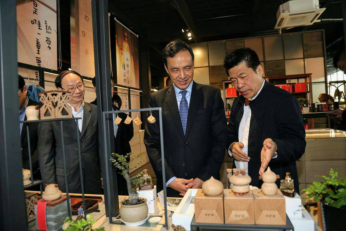 朱立倫指出，麥可將文創園區，主要是有台灣青年人，結合很多年輕創業家或文創者在此匯集成一個大型基地，大家都很有創意與想法。 圖：新北市政府/提供