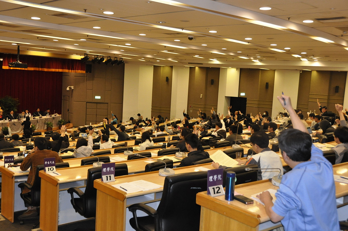 2018年3月24日舉行台大臨時校務會議已被譏稱，台大代理校長郭大維主導的投票表決「擱置」大會! 圖:陳香蘭／攝