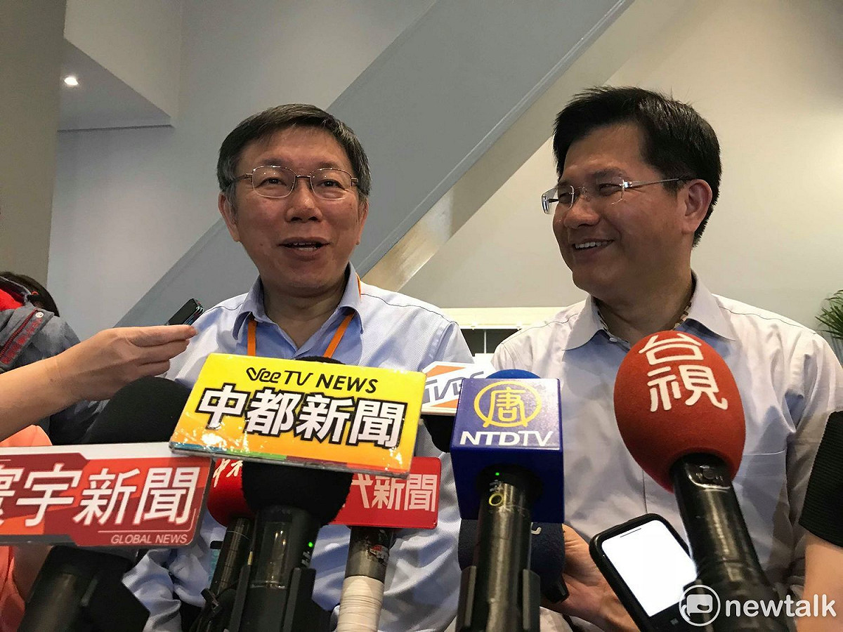 柯文哲（左）今赴台中與林佳龍（右）進行市政交流。 圖：周煊惠 / 攝