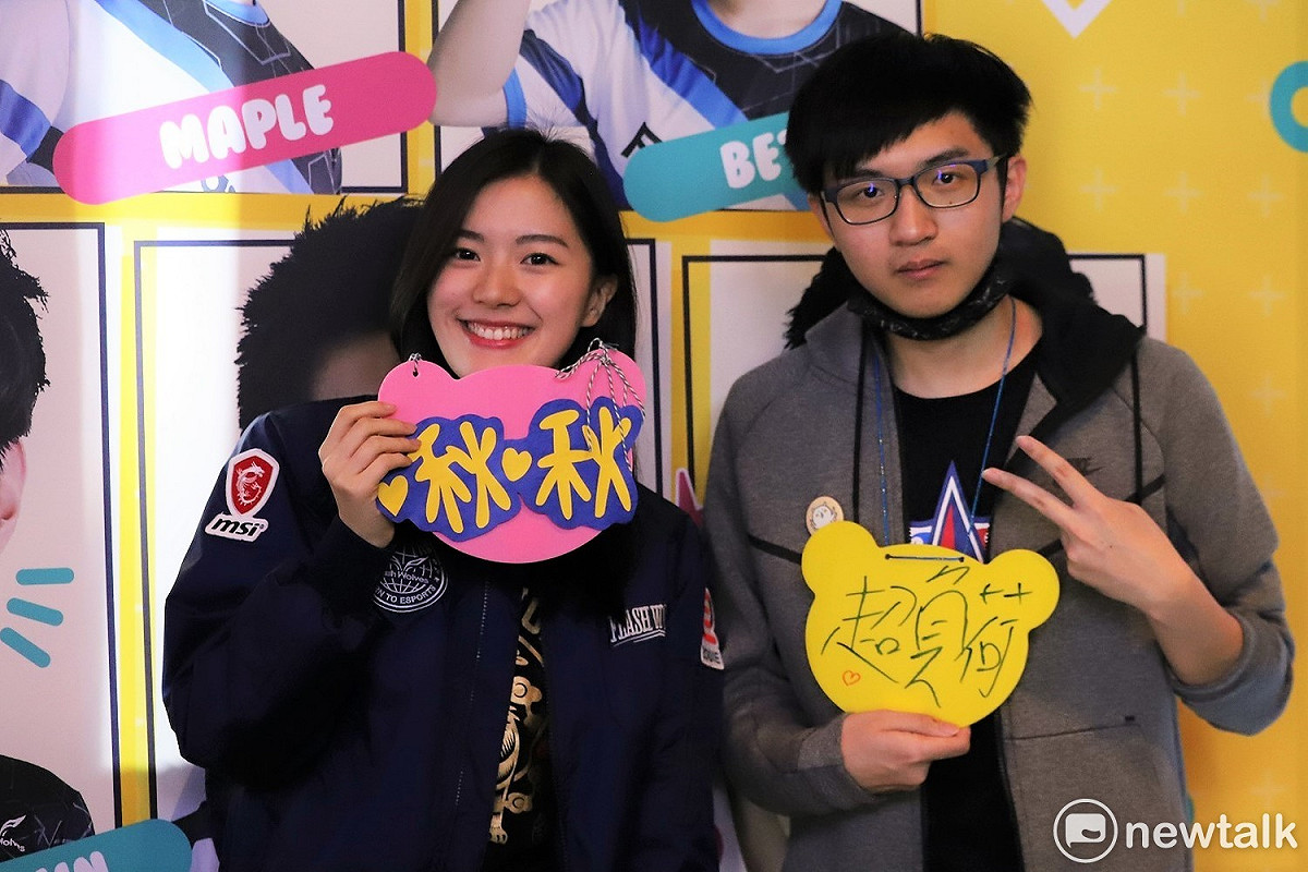 狼谷娛樂旗下正妹實況主「JOJO 啾啾」與超人氣實況主「超負荷」。 圖：蔡幸秀/攝