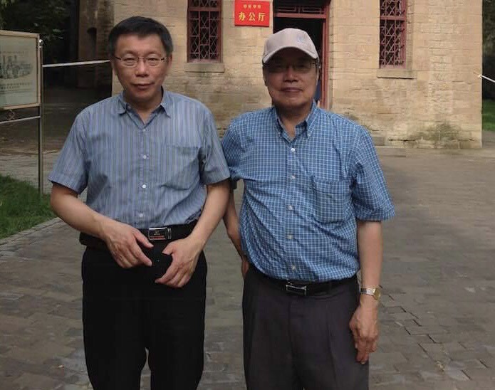 陳芳明（右）與柯文哲合影於延安。 圖：翻攝自陳芳明臉書