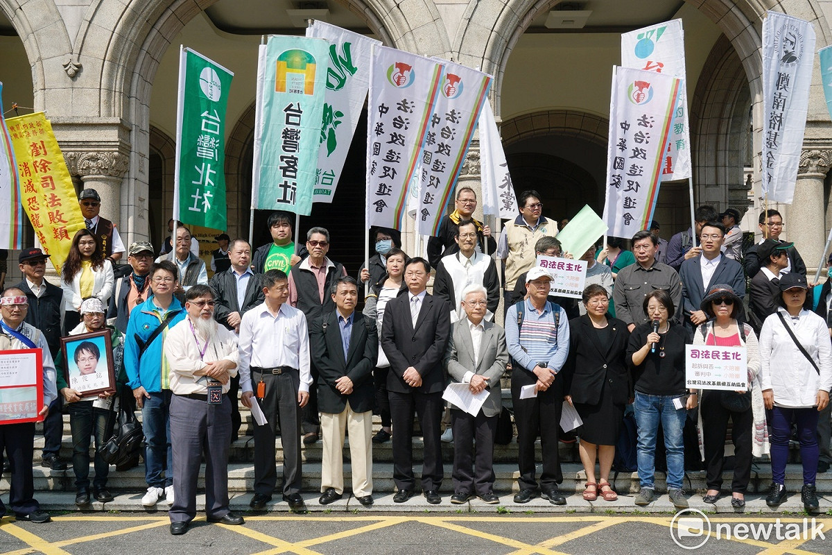 陪審團推動協會等團體發起「落實司法改革，5月5日支持陪審制大遊行」啟動記者會。 圖：張良一/攝