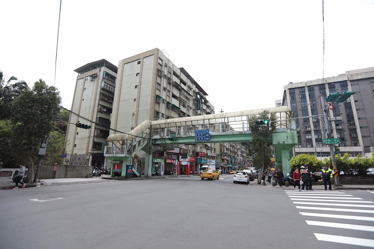 基隆市政府預計在5月將安樂路二段天橋及安樂分駐所一併拆除。 圖：基隆市政府 / 提供