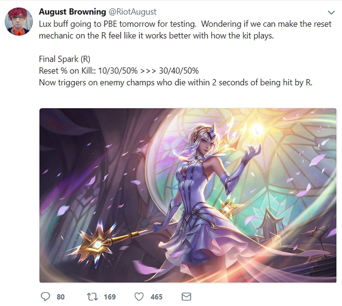日前Riot Games的設計師August便透漏要將拉克絲的大絕（R）「終極閃光」冷卻時間縮短，這樣的改動讓玩家既期待又害怕受傷害。 圖：翻攝自 August 推特
