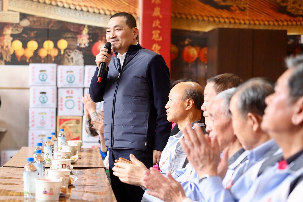 侯友宜今天缺席國民黨新北市長初選首場電視辯論會，他認為，先讓初選過關再說，「沒有出線，光說也沒有什麼用」。 圖：侯友宜競選辦公室/提供
