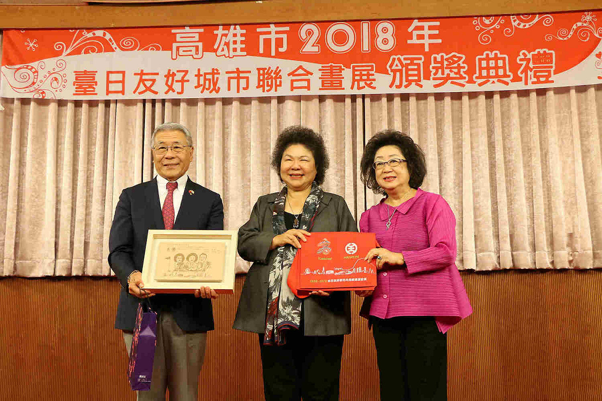 台日友好城市聯合畫展參展台日雙方合影。 圖：高雄市政府/提供