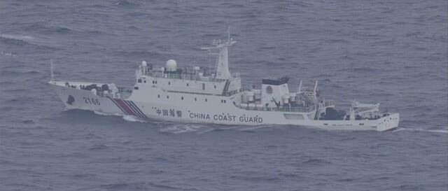 根據中國解放軍報官方帳號指出，4艘中國海警船今(26)日在釣魚島毗連區海域巡航時，遭日本海上保安廳總部警告。 圖：翻攝自網路