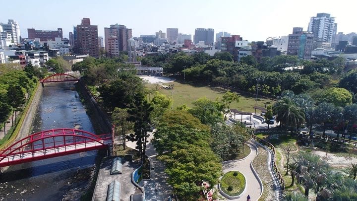 朝陽公園的水語教育園區，把公園變成環境教育場域，增加生態水池、生態溪流區。 圖：桃園市政府提供