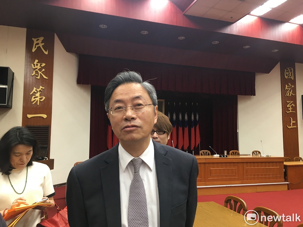花蓮震災捐款近20億元，其中8億元被用在補貼當當地石材、觀光業者，引發外界疑慮，甚至有人在網路上發起退款運動。對此，擔任善款運用監督委員會召委的前行政院長張善政於立法院舉行記者會，親上火線說明。 圖：黃韋銓/攝