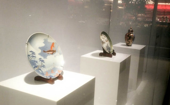 「三川內燒」正在中友時尚藝廊展出。 中友時尚藝廊/提供