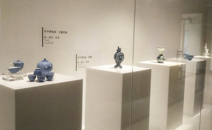 「三川內燒」正在中友時尚藝廊展出。 中友時尚藝廊/提供