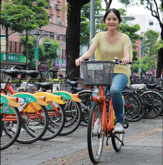 新北市打造全國最大YouBike服務網，目前約有1萬3千多輛的YouBike，今年將達到500站及1.6萬輛車的目標，希望透過大數據分析方式,營造友善單車騎乘環境。 圖: 新北市政府/提供