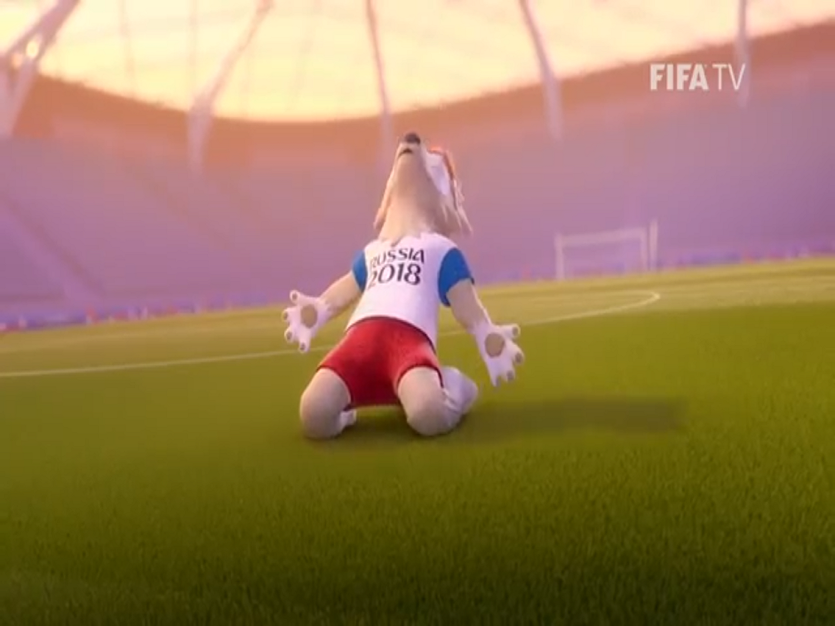 2018世界盃足球賽官方吉祥物Zabivaka™射門得分後，興奮地跪地仰天吶喊。 圖：翻攝自世界盃官方網站www.fifa.com