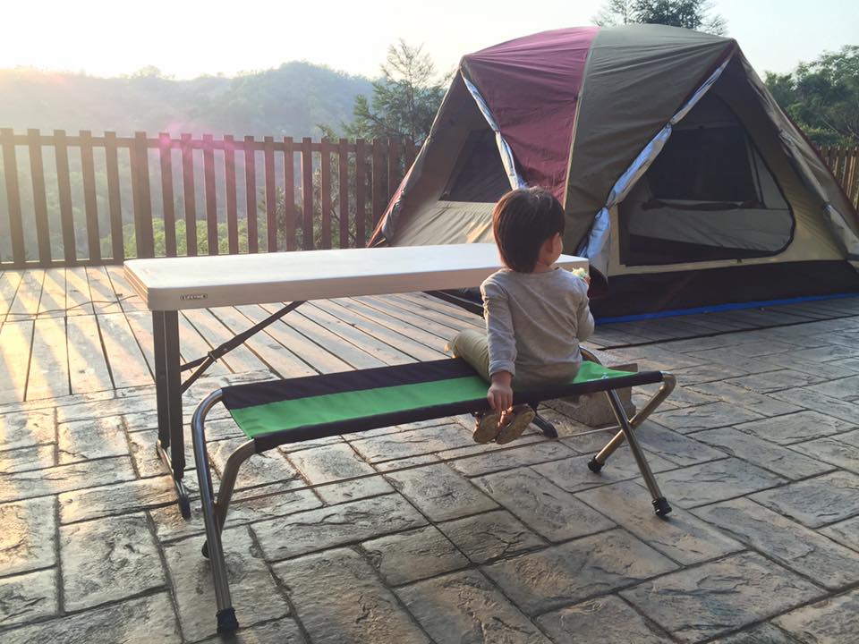 小路露營區位於雙翠湖峽灣，保有著自然景觀與豐富的生態，每週六還提供了免費的生態導覽，非常適合親子同遊，探索著大自然的奧秘。 圖：小路露營區FB粉絲專頁提供