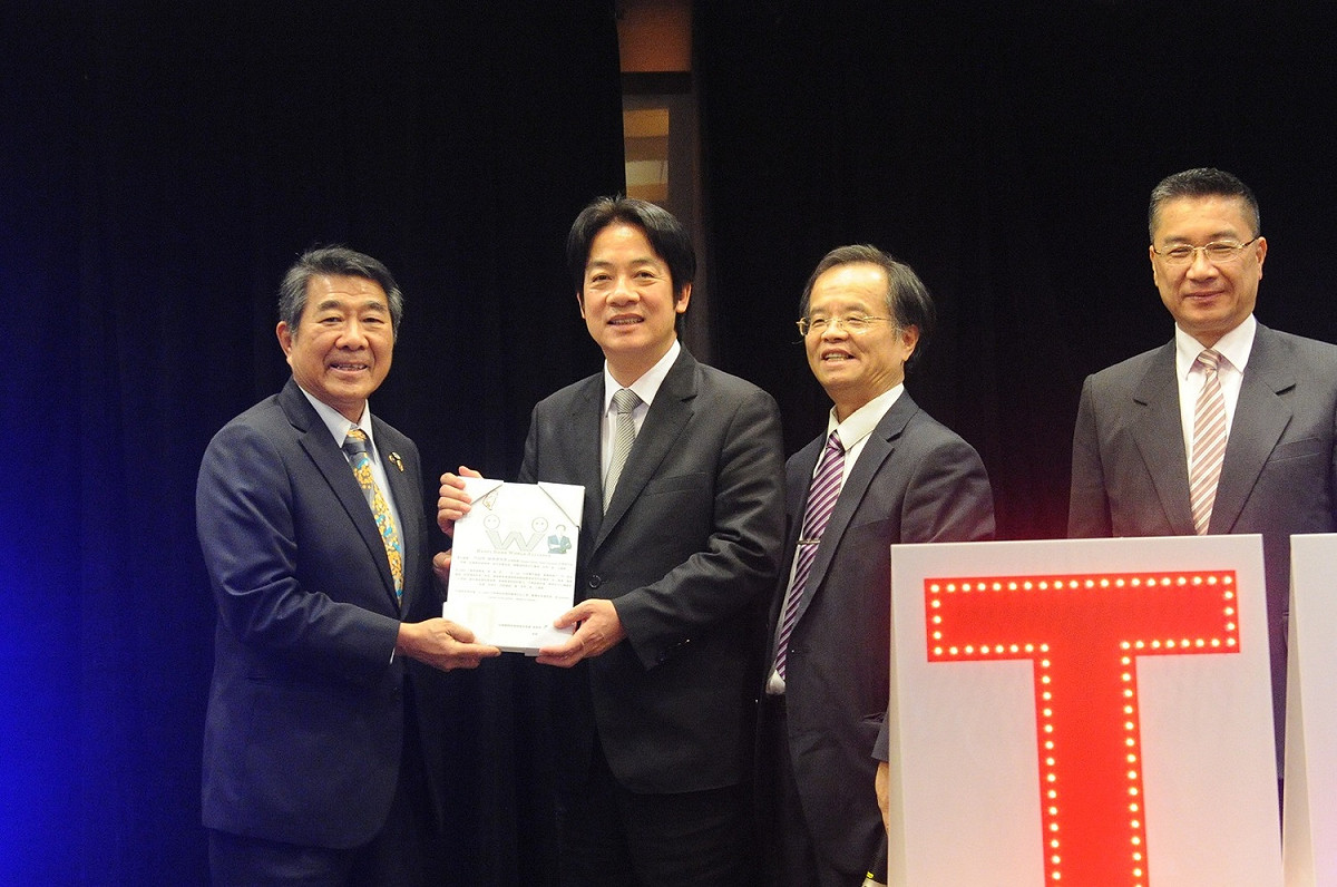 行政院長賴清德（左2）今（28）日下午出席2018年「台灣餐桌文化 倡求世界和平」系列工程啟動儀式。 圖：行政院提供