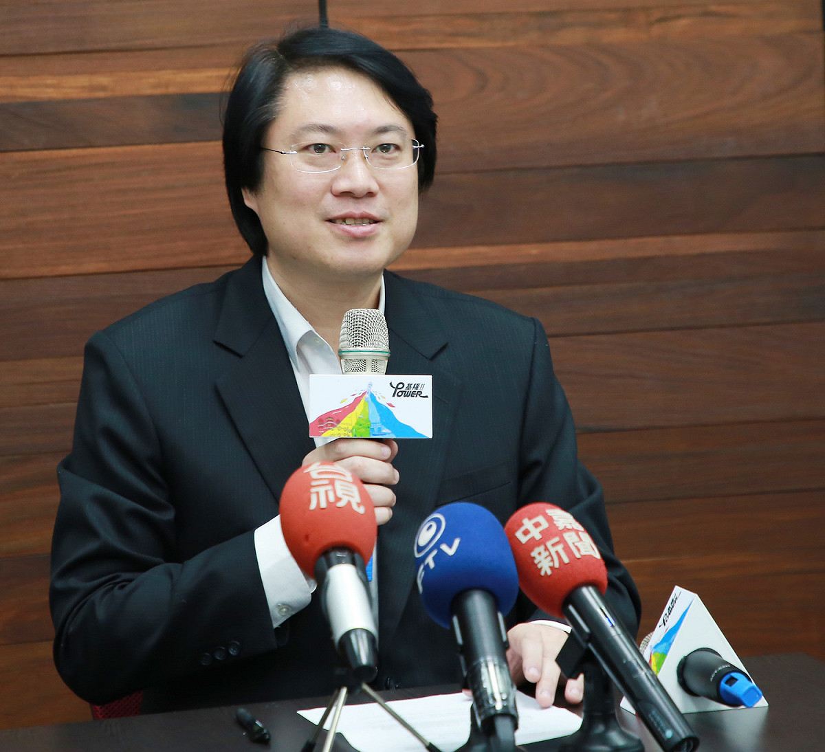 林右昌也要求協和發電廠配合空氣品質及高污染事件時將發電量降載，污染防制減量措施納入許可證核發考量，而台電空氣品質監測站中也已增加PM2.5連續自動監測設備，並與環保局完成連線作業。 圖：基隆市政府/提供(資料照片)