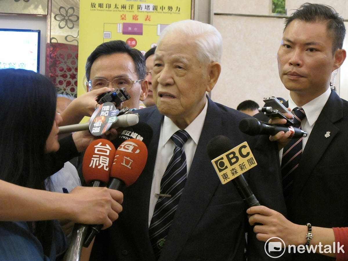 李登輝今早驚傳摔倒，額頭不慎遭到撞擊，緊急送醫，目前意識清楚，1800將再做細部檢查。 圖：林朝億/攝