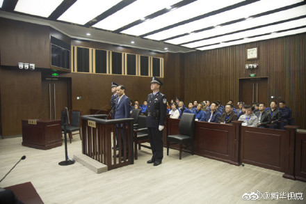 上海一中院今天開庭審理前安邦集團董事長吳小暉涉嫌集資詐騙、職務侵占案。 圖：翻攝上海一中院微博