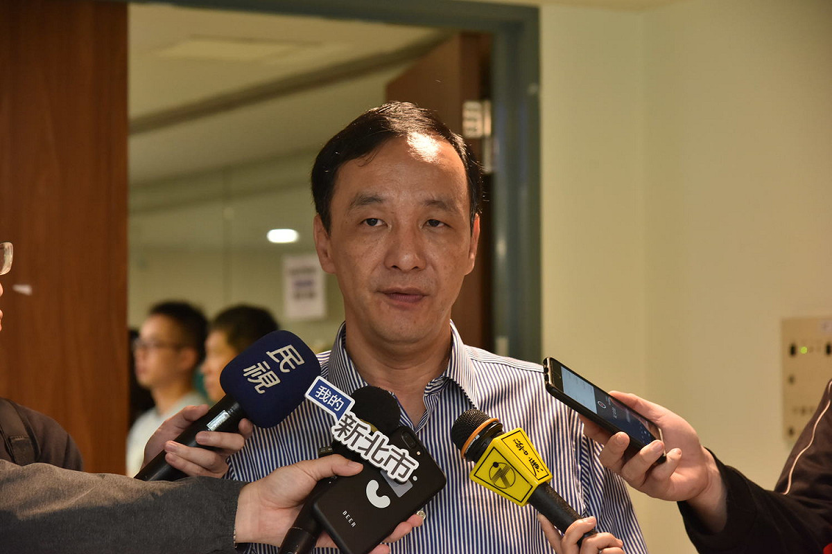 朱立倫認為只要能夠積極做對台灣的民眾、台商，或台生有幫助的事情，大家都可以當管道。 圖: 新北市政府/提供