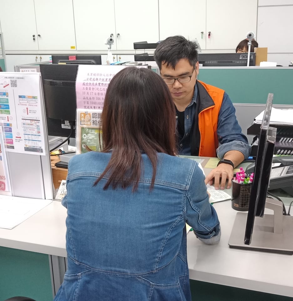 主計總處今天(11日)發布9月薪資調查，全體受僱員工經常性薪資平均為新台幣4萬1845元，年增1.72%，全體受僱員工平均總薪資則為4萬8984元，年增1.83%。 圖：新北市勞工局/提供