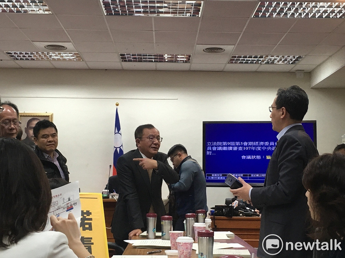 由於台電表示原廠技師今晚才會到台灣，在真相未明朗情形下，朝野黨團一致同意核電基金擇期審查。 圖：黃韋銓/攝