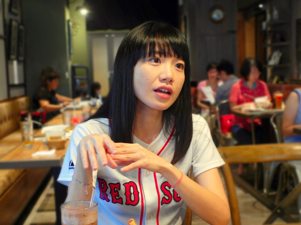 體育主播張旖旂今天凌晨在臉書粉絲專頁發文，控訴自己曾遭李姓球評、吳姓攝影記者性騷擾。 圖 : 翻攝自敲敲門