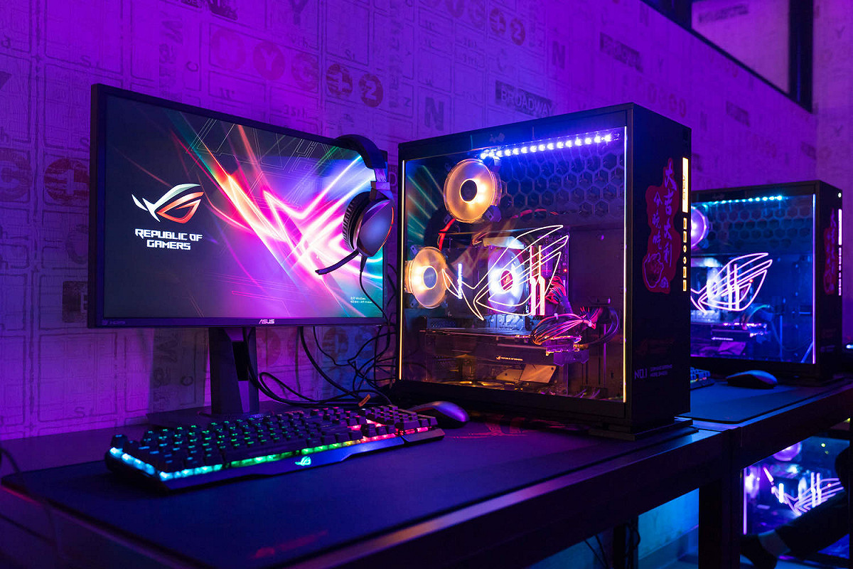 莊敬高職電競教室採用ROG玩家共和國旗下多款精銳重裝。 圖：ASUS/提供