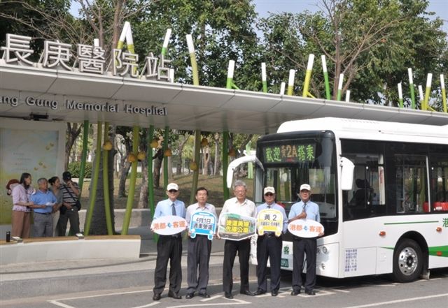 高雄捷運黃線預計2024年才完工，交通局為先培養乘客及運量，自4月1日起，黃2公車搶先上路營運，走人字形下方路線其，中部分班次為跳蛙式公車，搭乘時間節省20%。 圖：高雄市交通局/提供