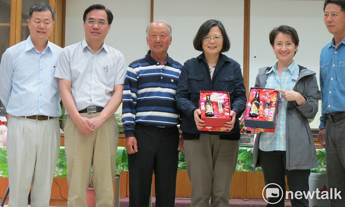 總統蔡英文花蓮觀光行銷今（30）日下午前往玉里東豐拾穗農場。 圖：林朝億/攝