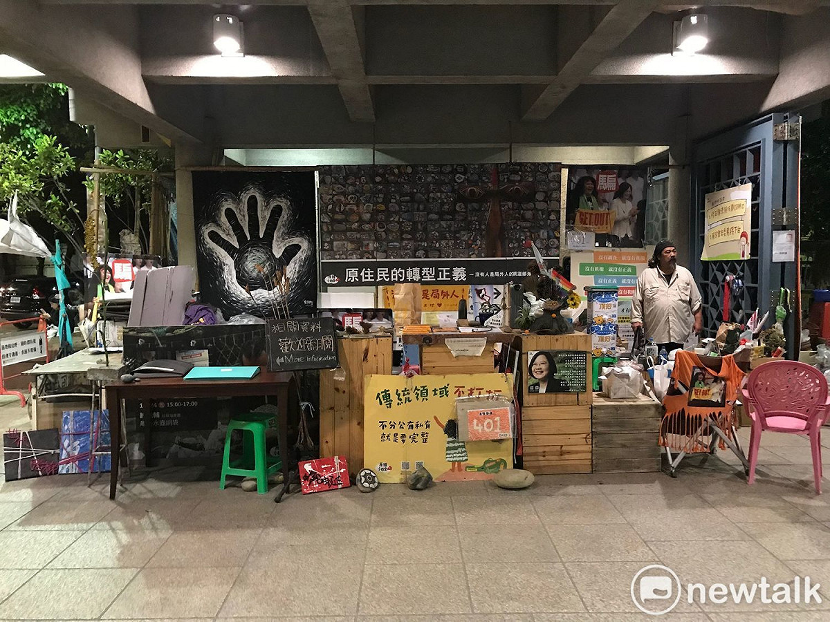 原民團體先前曾在捷運台大醫院站1號出口外駐紮，但多次遭驅離，移至228公園內後再度遭驅趕，將於22日拆除。 圖 : 新頭殼資料照